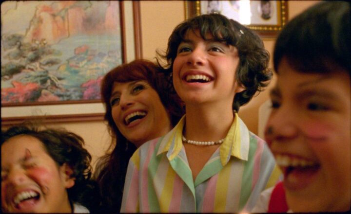 Coprodução brasileira estreia em Cannes e disputa prêmios com filme sobre memórias e HIV; veja trailer