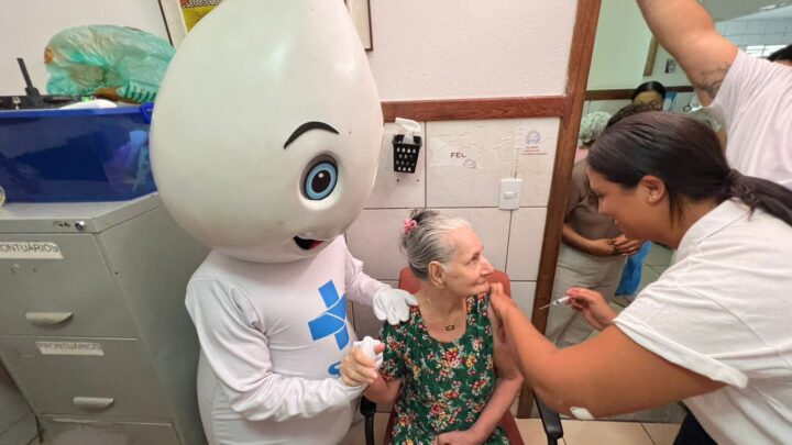 Salvador aplica 2,2 mil doses no Dia D de vacinação e reforça alerta contra gripe e Covid-19