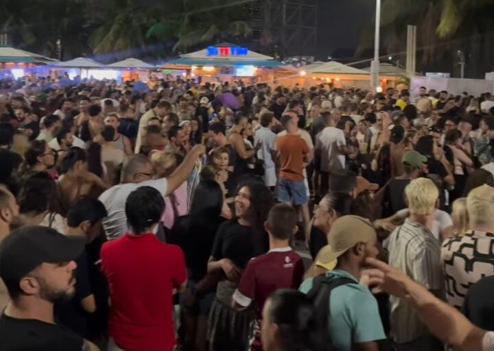 Multidão lota Copacabana para assistir a ensaio de Shakira