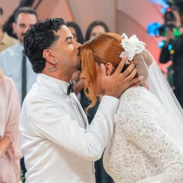 Mulher Pepita se casa com Kayque Nogueira em cerimônia produzida por programa de TV