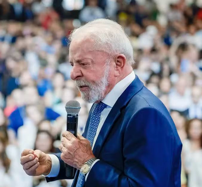 Lula anuncia fim da “taxa das blusinhas” para compras internacionais