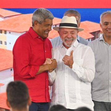 ‘Nas eleições é fundamental que o voto seja baseado na verdade, em pessoas reais’, diz Lula ao falar sobre IA durante evento na BA