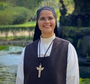 Quem era a freira baiana que morreu afogada após salvar religiosas no mar da Itália