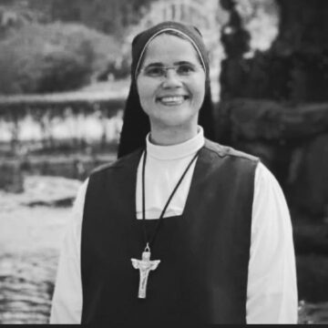 Quem era a freira baiana que morreu afogada após salvar religiosas no mar da Itália