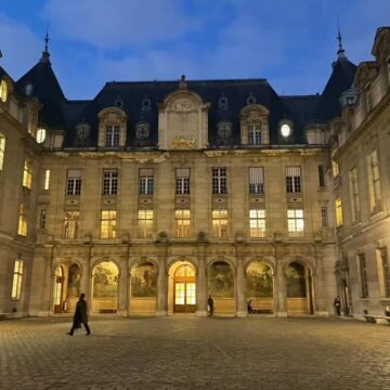 França anuncia aumento de taxas para estudantes universitários de fora da União Europeia