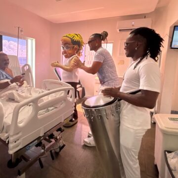 Hospital Estadual 2 de Julho transforma rotina dos pacientes com arte, música e alegria