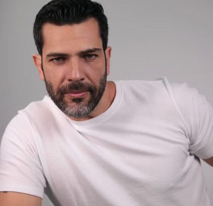 Galã de ‘Quem ama cuida’ fez revelação surpreendente: ‘Me iniciei com 2 mulheres e meu pai junto’