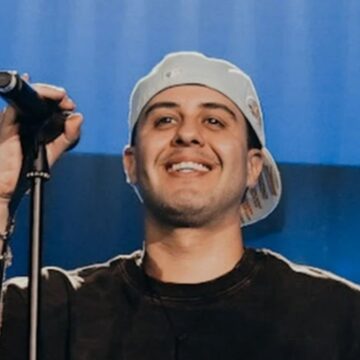 Cantor Bruno Diegues é internado e cancela participação no show de Léo Santana