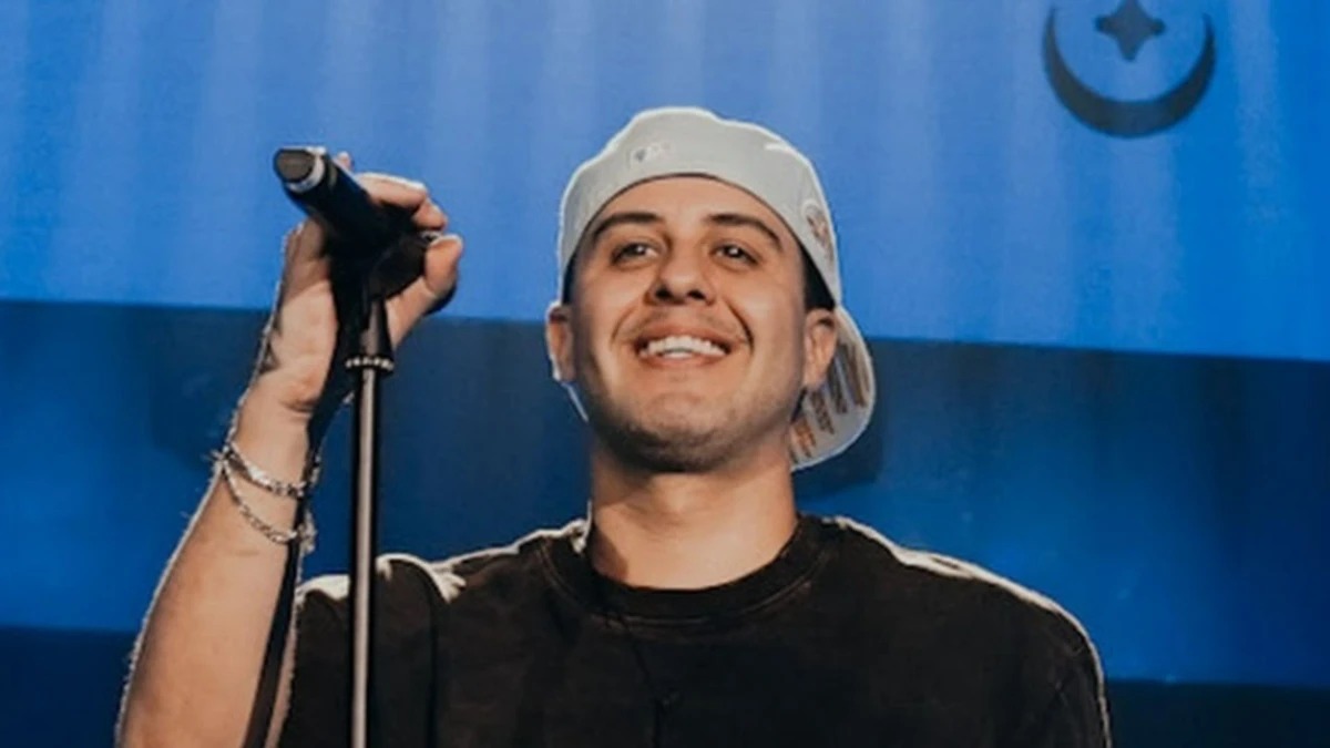 Cantor Bruno Diegues é internado e cancela participação no show de Léo Santana