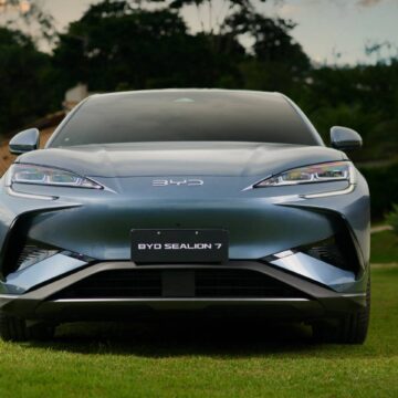 BYD lança Sealion 7 com conforto de Mercedes, velocidade de Porsche e preço de Volkswagen