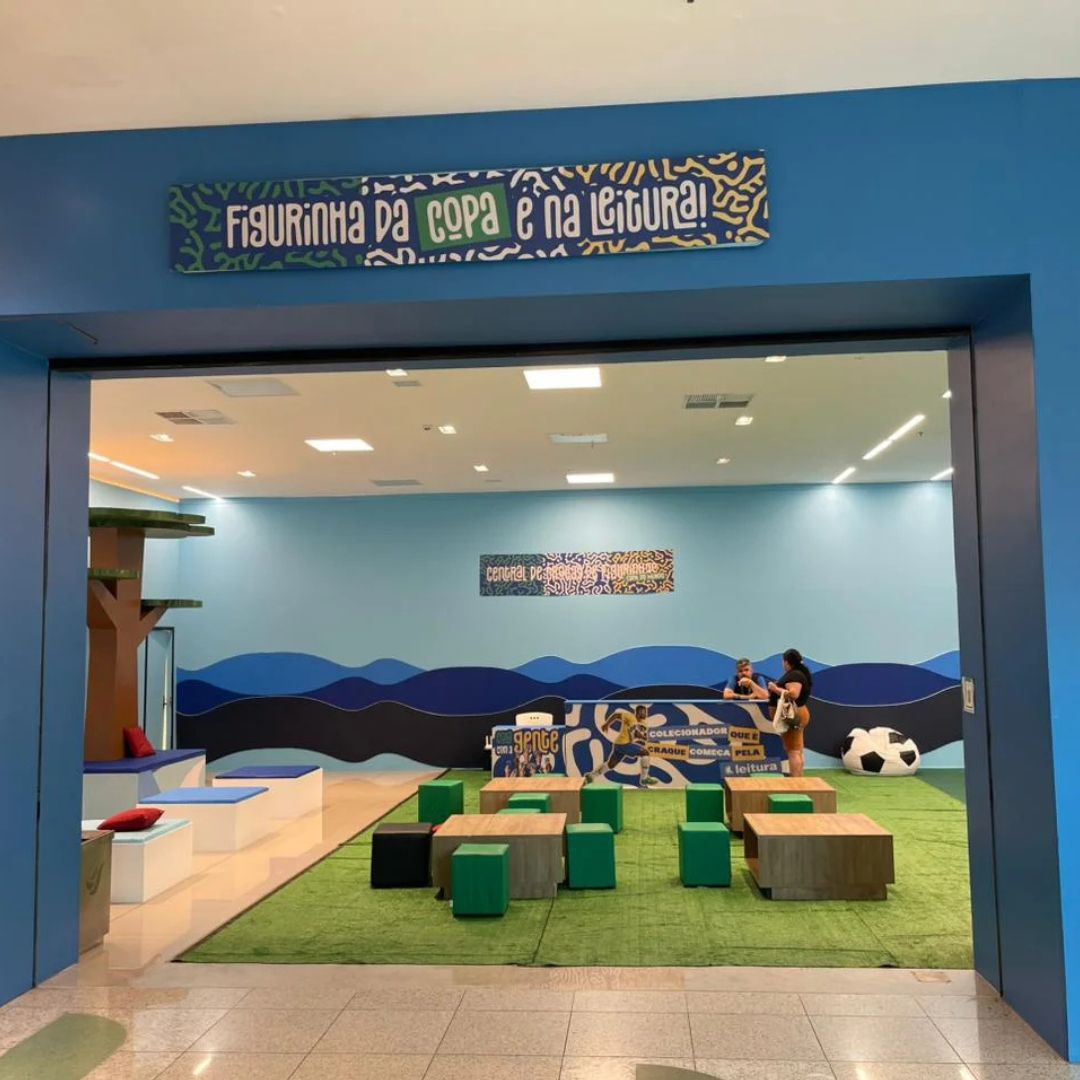 Shopping cria espaço gratuito para troca de figurinhas da Copa em Salvador