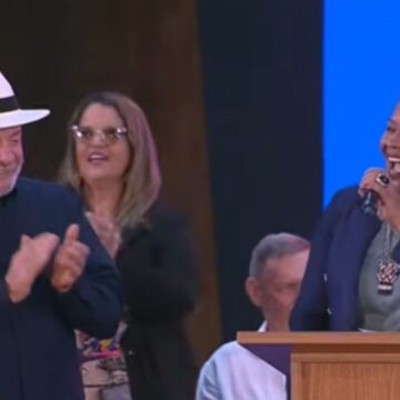 Margareth Menezes canta clássico da MPB e emociona Lula durante evento oficial