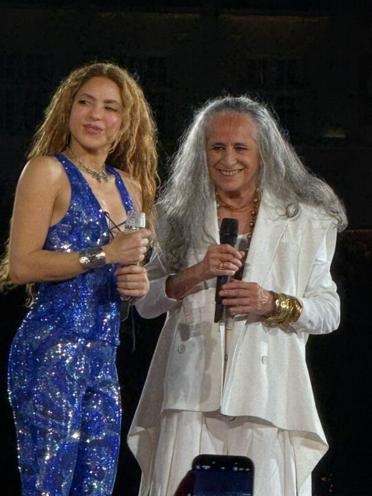 Show de Shakira em Copacabana tem participações de Anitta, Caetano, Bethânia e Ivete