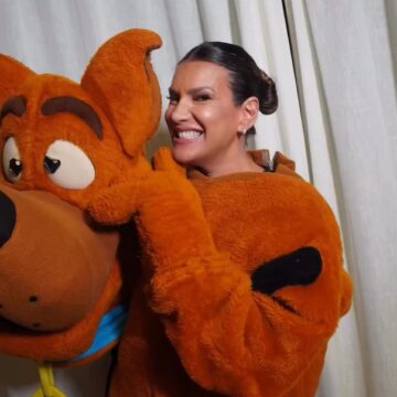 Andrea Guimarães surpreende com fantasia inusitada em festa de aniversário