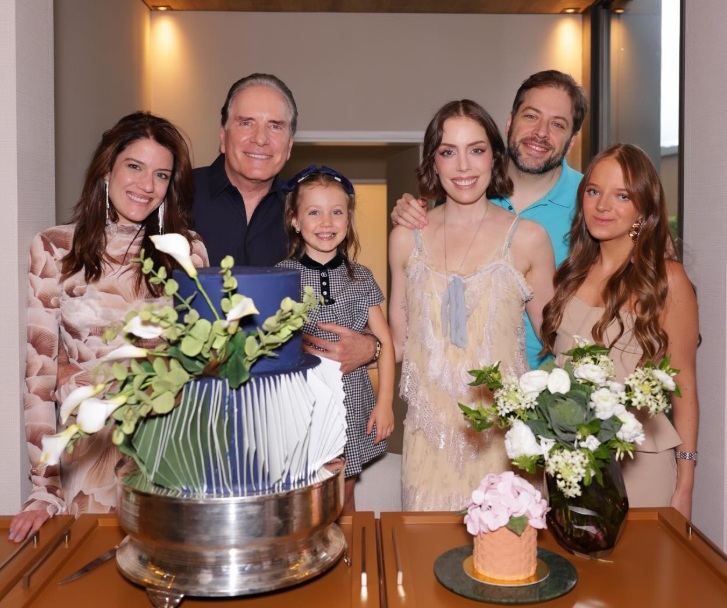 Roberto Justus reúne os filhos para comemorar aniversário de 71 anos; veja detalhes