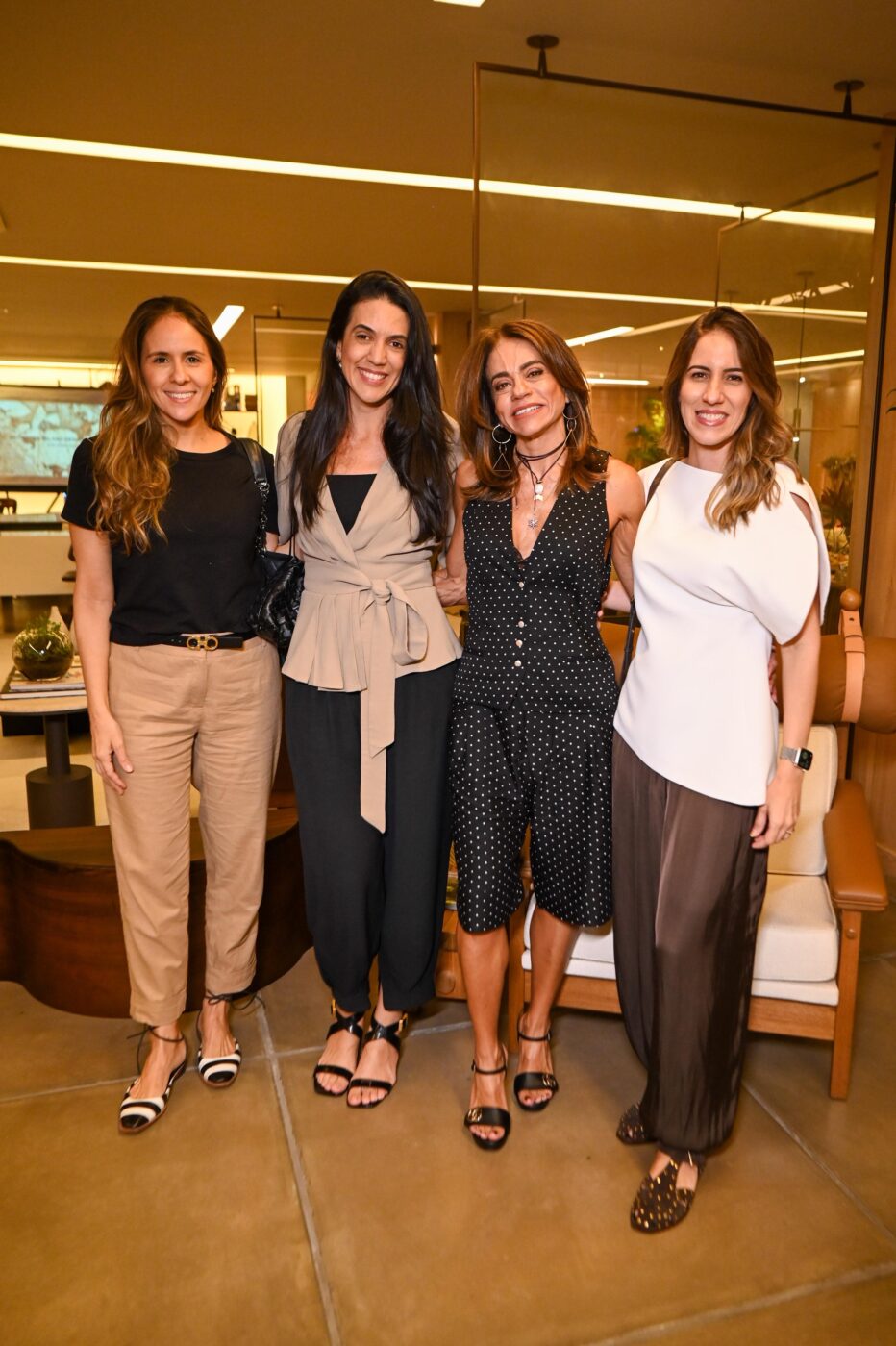 Laís Kruscheswisk, Carol Bittencourt, Roberta Coelho e Carol Quintella
