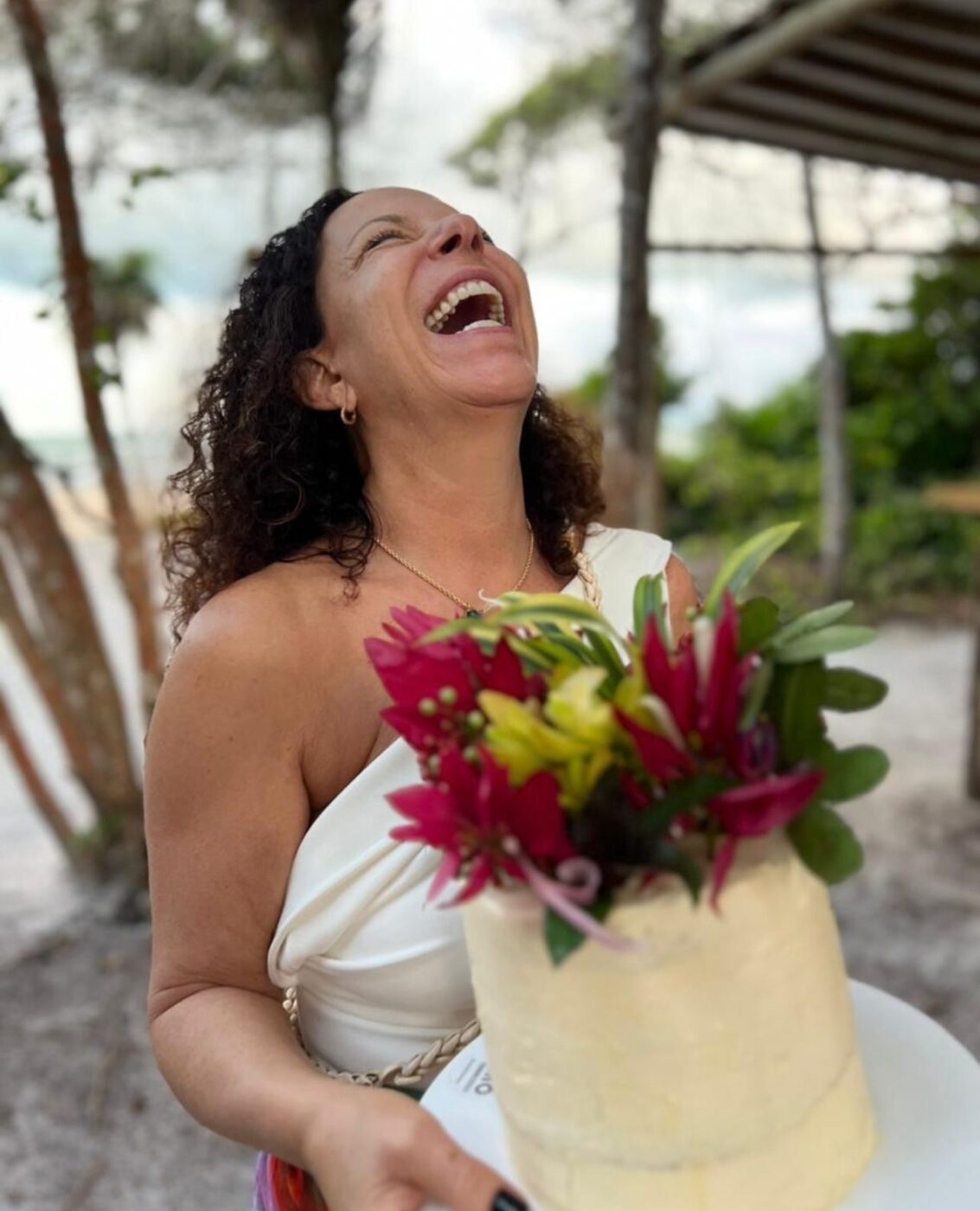 Filha de João Gilberto, Bebel Gilberto celebra aniversário em Trancoso