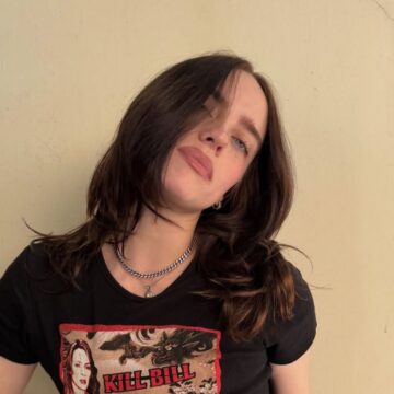Billie Eilish diz que não pretende fazer cirurgia plástica e cita desejo de ser mãe