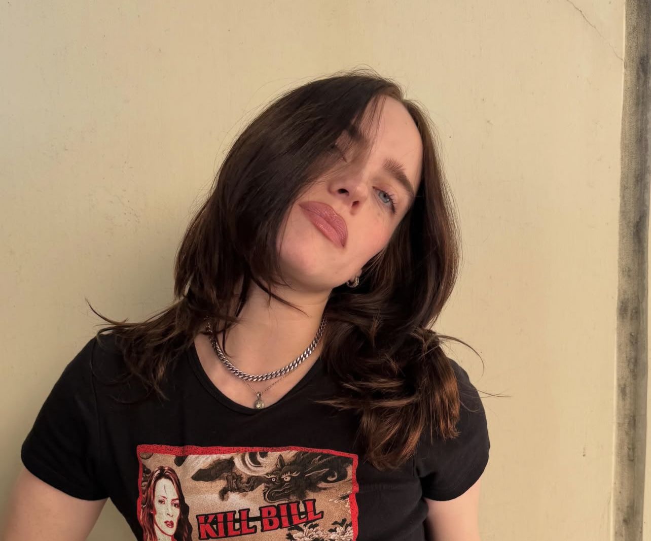 Billie Eilish diz que não pretende fazer cirurgia plástica e cita desejo de ser mãe