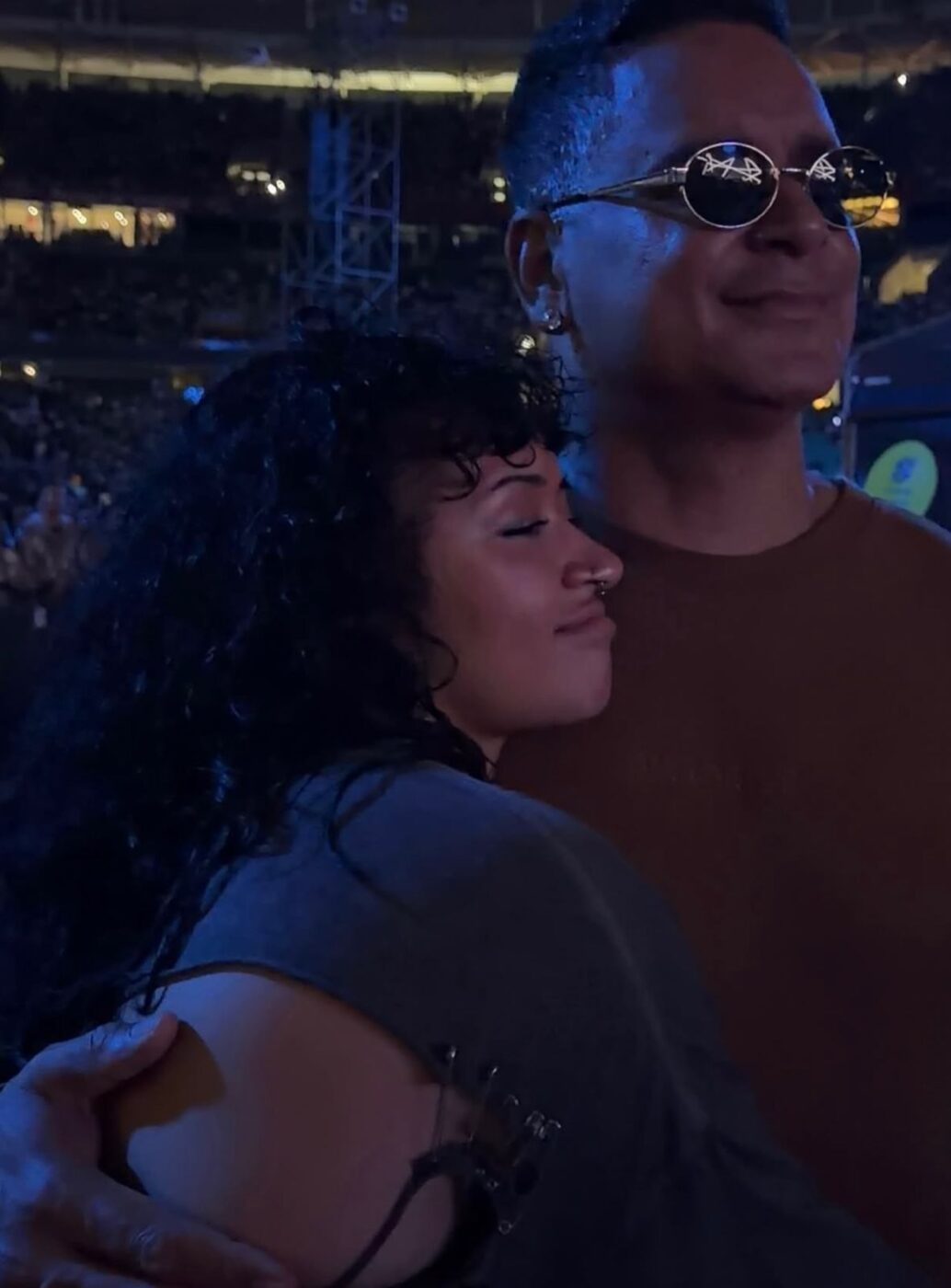 Filha de Xanddy vai ao show de Djavan em Salvador e celebra: “Sonho realizado”