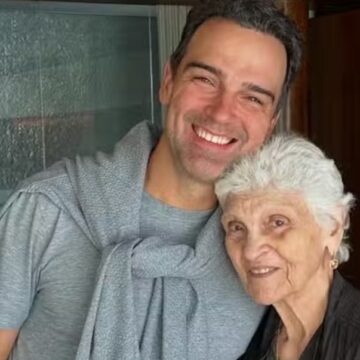 Tadeu Schmidt emociona ao relembrar momento especial com a mãe: “Topava tudo”