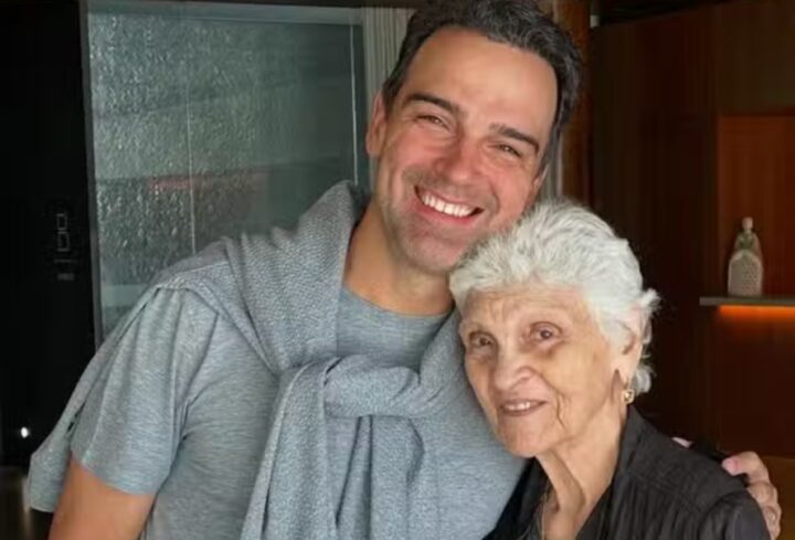 Tadeu Schmidt emociona ao relembrar momento especial com a mãe: “Topava tudo”