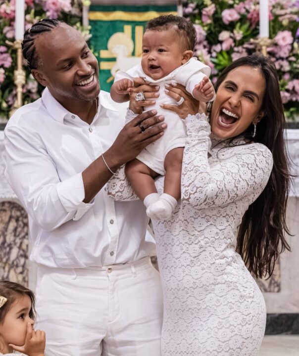 Carol Peixinho e Thiaguinho celebram batizado do filho no Rio; veja fotos