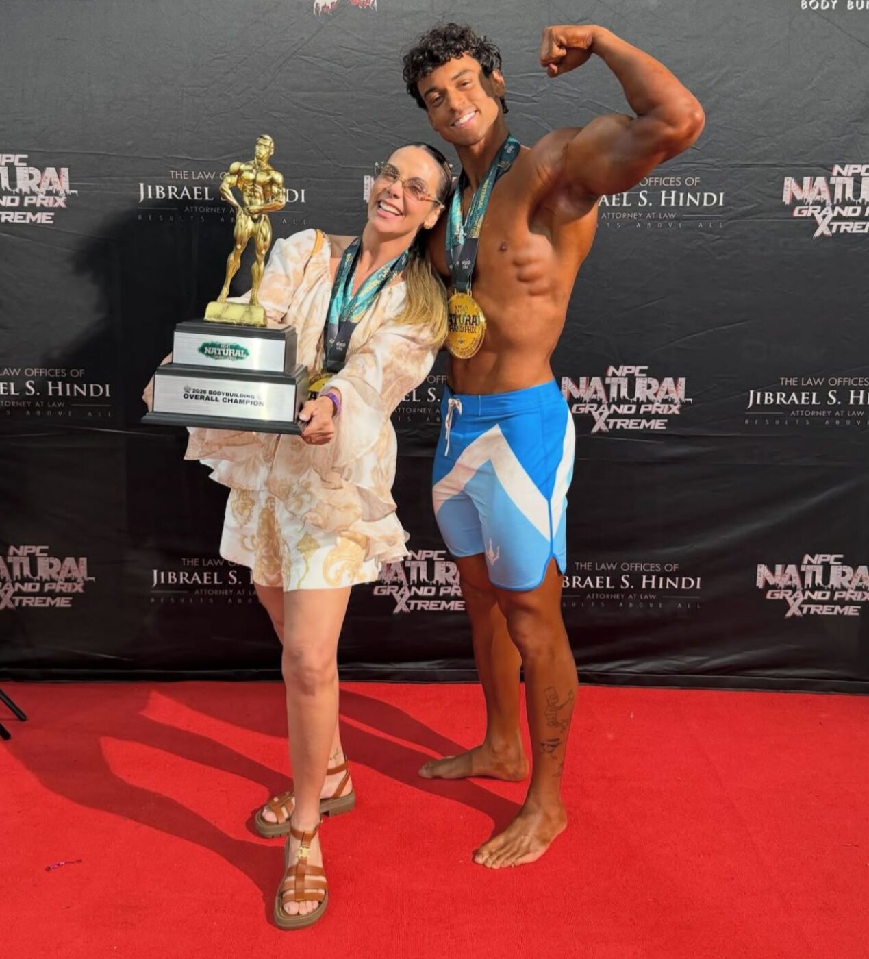 Carla Perez parabeniza filho após títulos em campeonato de fisiculturismo nos EUA