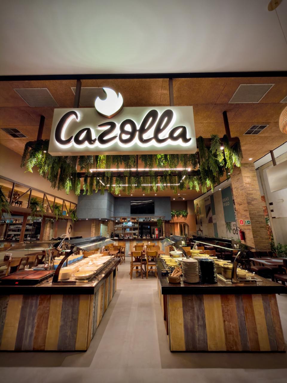 Cazolla reabre no Shopping Paralela com novo espaço e buffet ampliado; veja como ficou