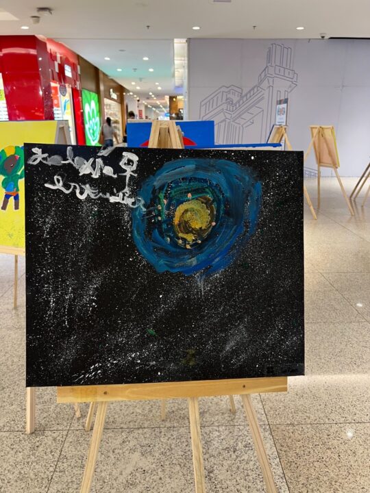 Mostra reúne obras criadas por crianças com Transtorno do Espectro Autista em Salvador