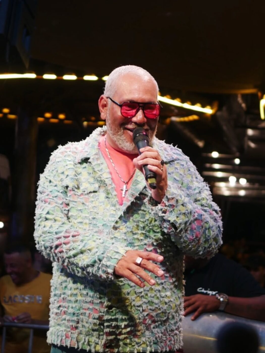 Cantor Chrigor é internado e cancela shows