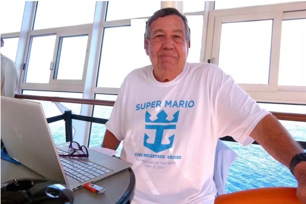 Empresário vive há 25 anos em cruzeiros, gasta até R$ 500 mil por ano e revela efeito inesperado ao voltar para terra
