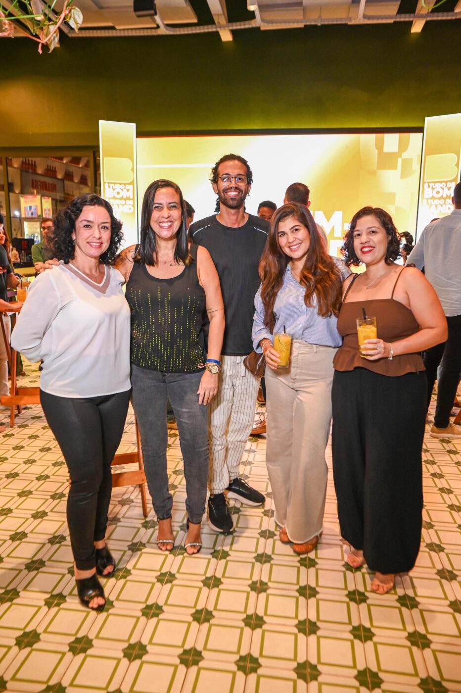 Giana Costa, Diana Navarro, Gabriel Paes, Isadora Tavares e Fernanda Fontenele