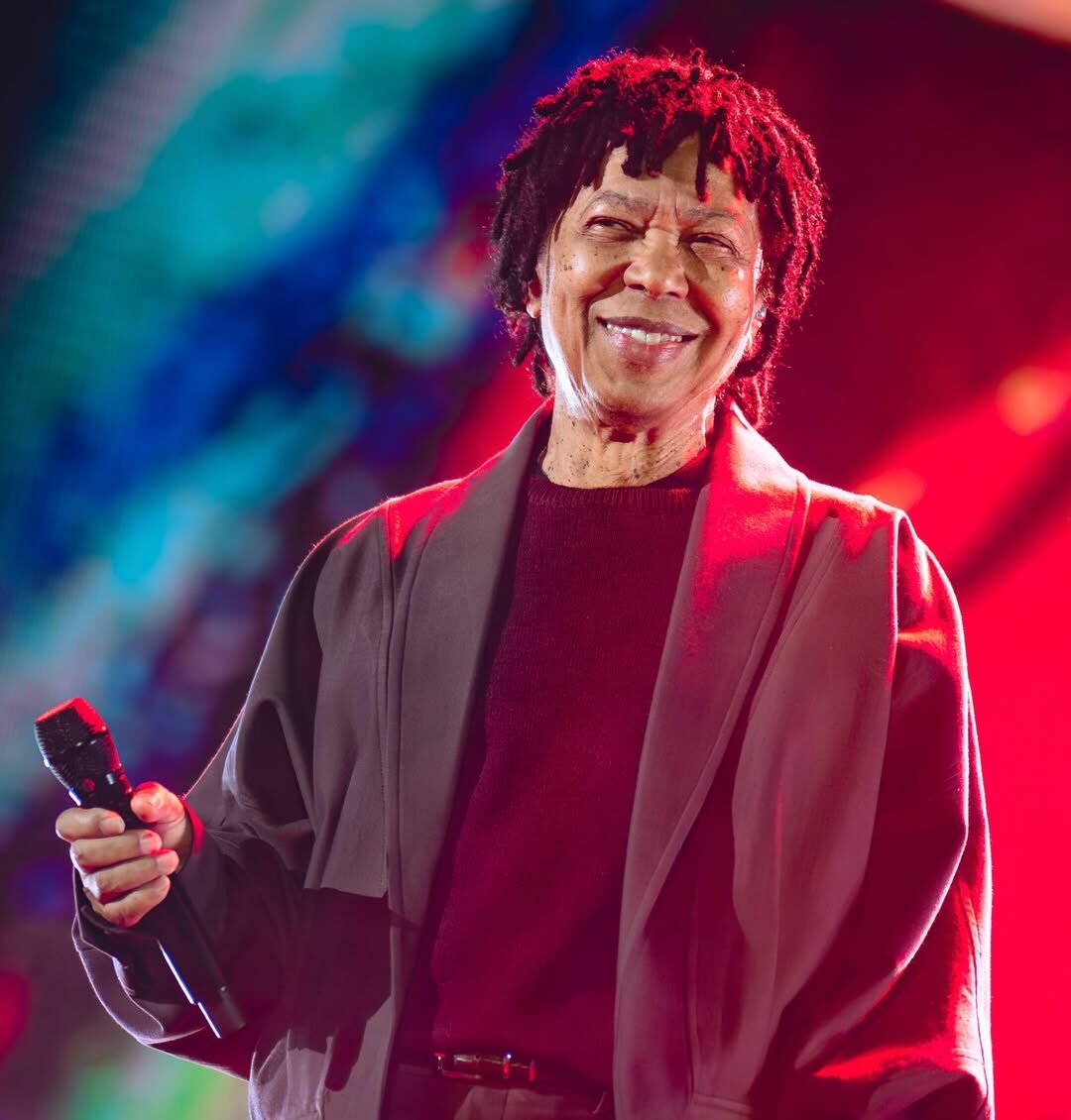 Público canta em coro ‘Oceano’ na estreia de turnê de Djavan; veja vídeo