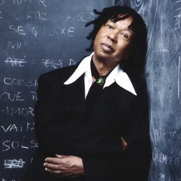 Após emocionar São Paulo, Djavan se apresenta em Salvador com turnê que celebra 50 anos de carreira