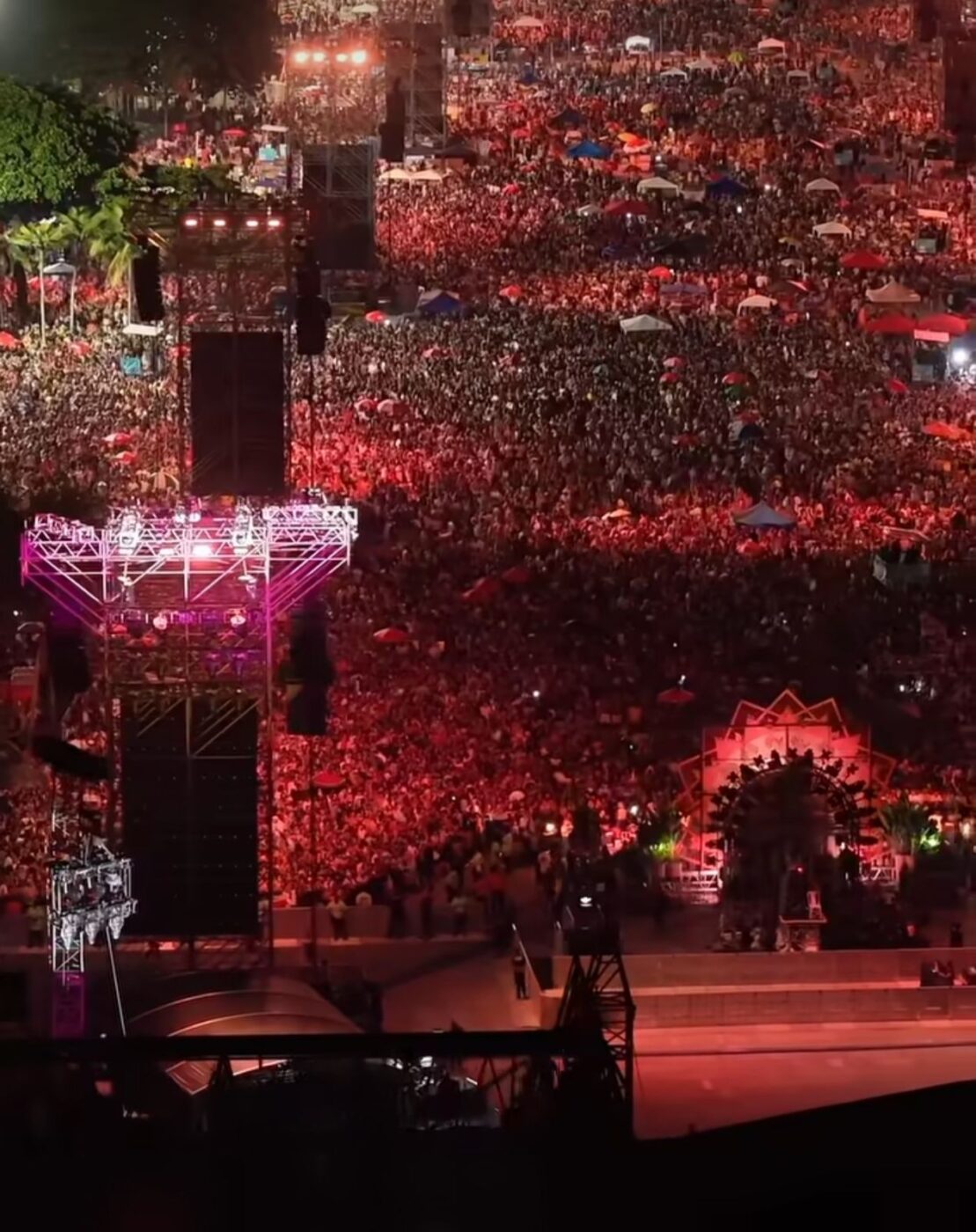 Multidão toma Copacabana antes de show de Shakira; veja vídeo