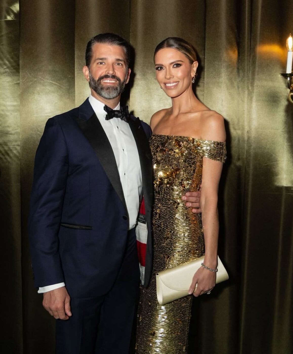 Filho de Donald Trump celebra casamento com Bettina Anderson em cerimônia reservada nas Bahamas