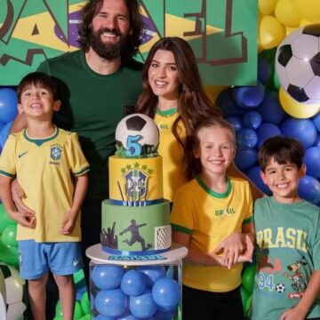 Filho de Alisson ganha festa de aniversário com tema da seleção brasileira