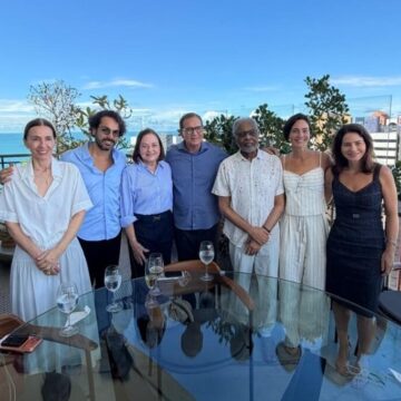 Flora e Gilberto Gil participam de almoço em torno dos 80 anos de Beto Studart em Fortaleza