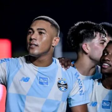 Grêmio goleia o Deportivo Riestra fora e assume liderança na Sul-Americana