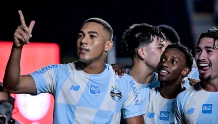 Grêmio goleia o Deportivo Riestra fora e assume liderança na Sul-Americana