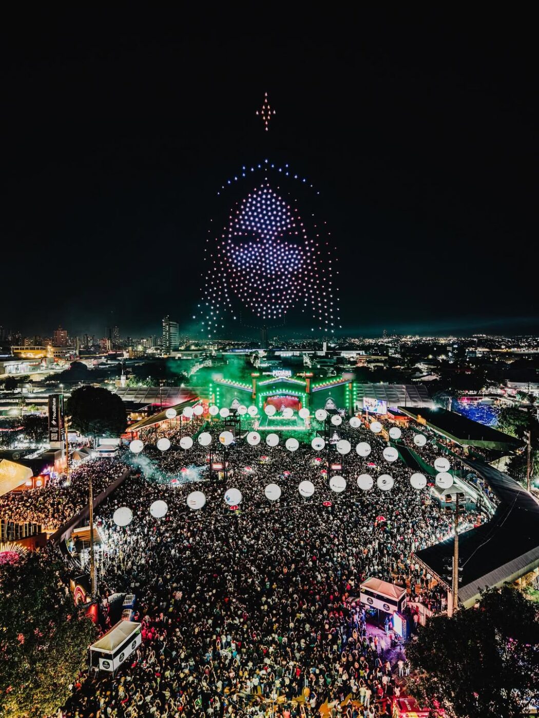 Alok faz homenagem a Marília Mendonça com show de drones em Goiânia