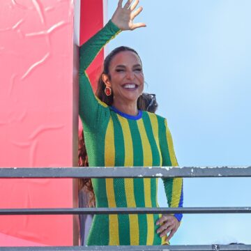 Ivete Sangalo grava comercial em trio elétrico no Farol da Barra; veja vídeo