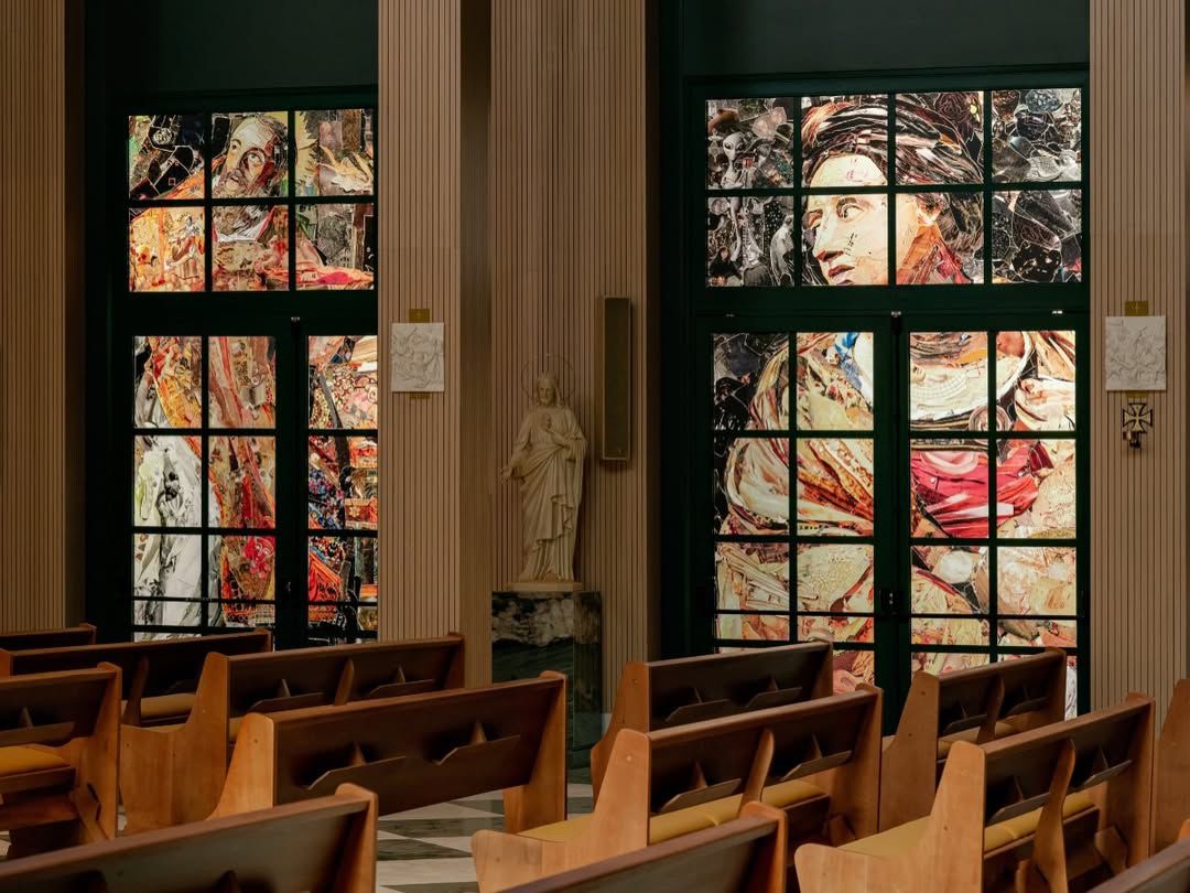 Nizan Guanaes celebra inauguração de igreja com vitrais de Vik Muniz e projeto de Sig Bergamin e Murilo Lomas no interior de SP