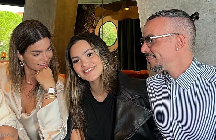 Filha de Kelly Key revela que superou medo de avião após AVC do pai: ‘Muito espiritual’