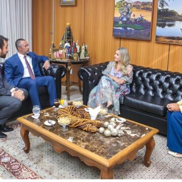 Ivana Bastos recebe embaixador dos Emirados Árabes e discute investimentos na Bahia