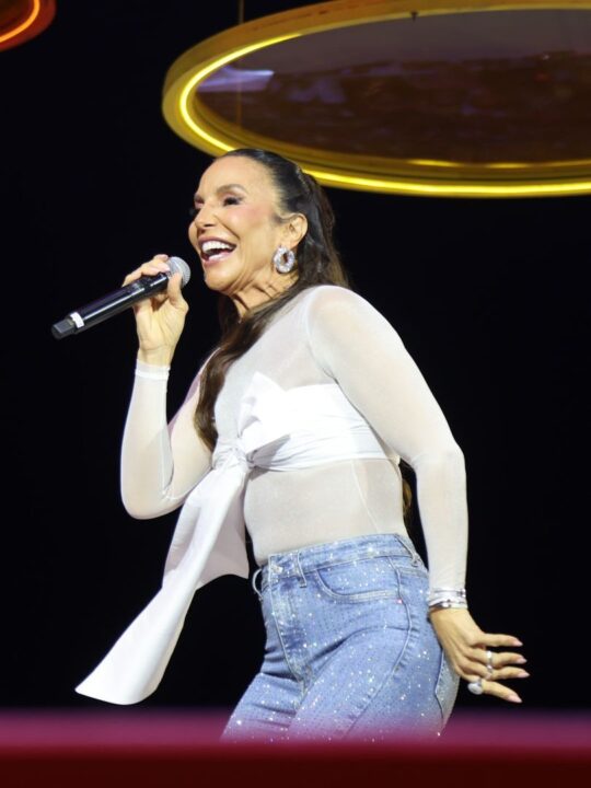 Ivete Sangalo reúne famosos em show no Rio com turnê ‘Clareou’; veja fotos