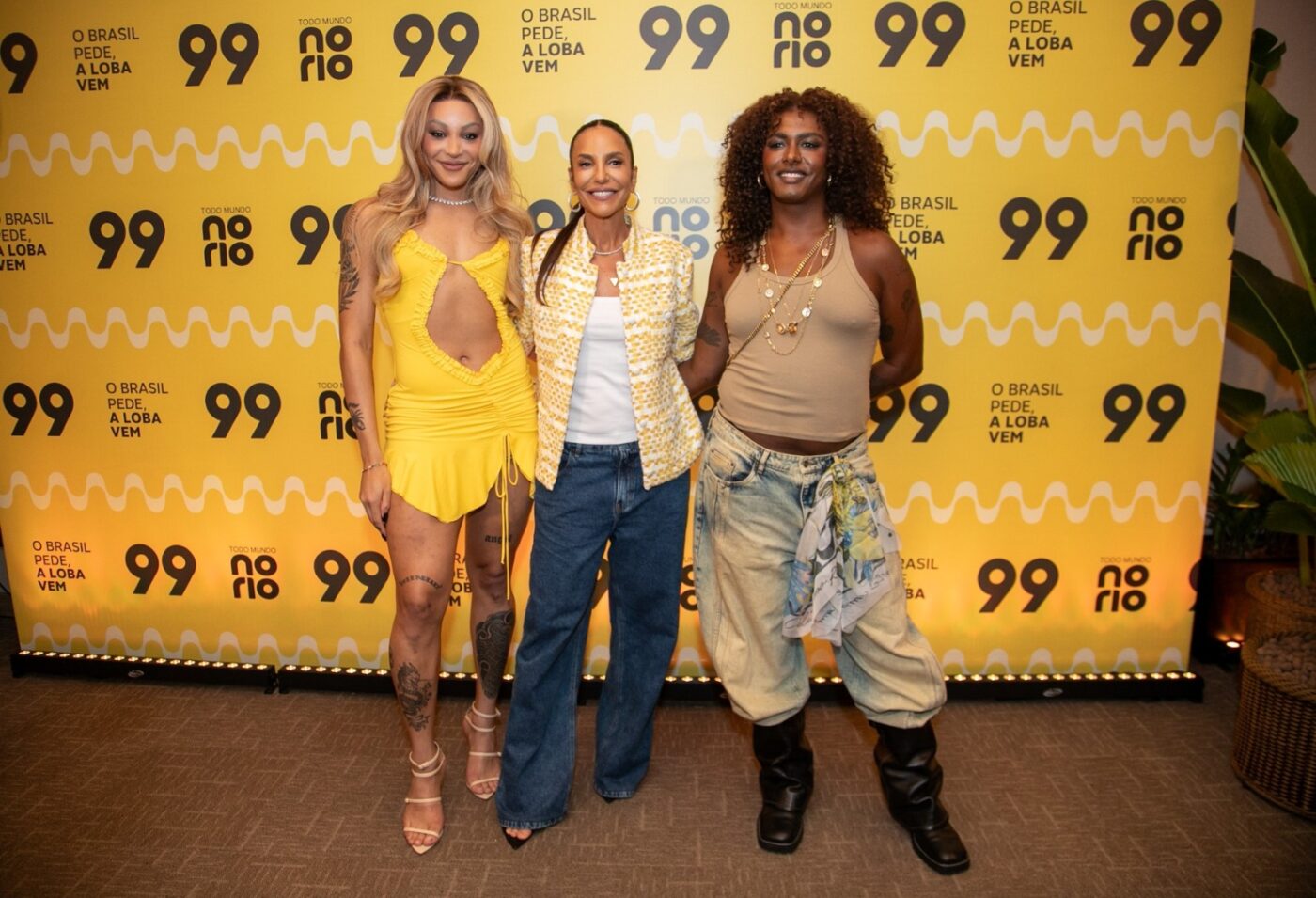 Ivete, Pabllo Vittar e Liniker se encontram em esquenta para show de Shakira no Rio; veja fotos