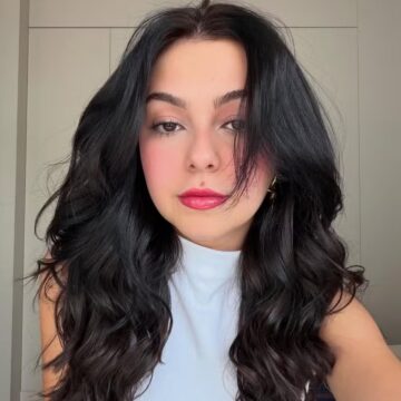 Klara Castanho surge de cabelão e recebe elogio de Maisa