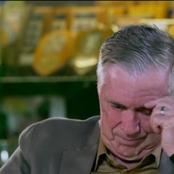 Ancelotti se emociona com homenagem no Domingão com Huck